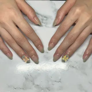 ネイル ｼﾝ ｻﾗﾝのネイルデザイン