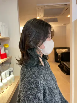 ミディアム カラー akane .のヘアスタイル