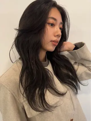 セミロング カラー KOCHAB所属・三谷 はるなのヘアスタイル