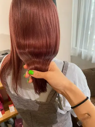 セミロング カラー 梅田ハイトーン チダ ヒナノのヘアスタイル