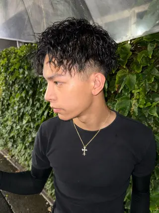 ショート パーマ メンズ 新谷 來のヘアスタイル