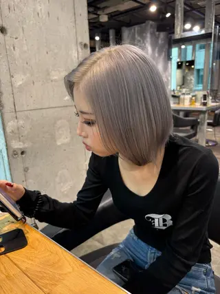 ショート カラー ハイトーンブロンド 横浜💞ミオのヘアスタイル