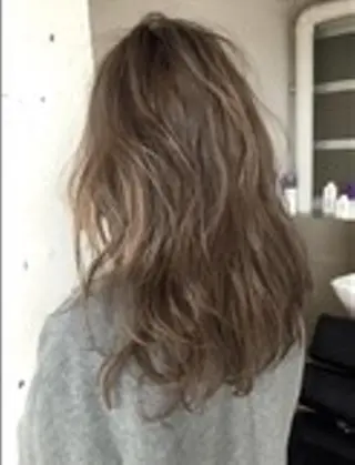 セミロング ココバイファニック 関内のヘアスタイル