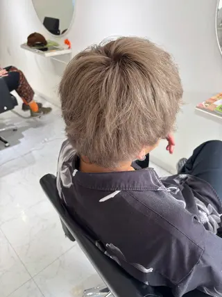 ショート カラー  ︎︎ YOSHINOのヘアスタイル