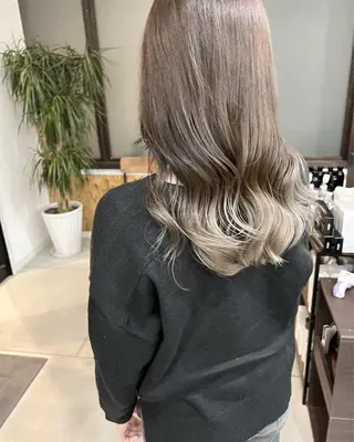 カラー ブリーチカラー よねだまことのヘアスタイル