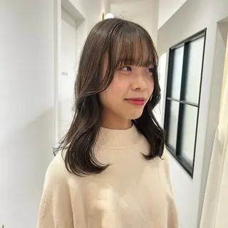 ミディアム カラー オリーブベージュ/ ブリーチなし透明感のヘアスタイル