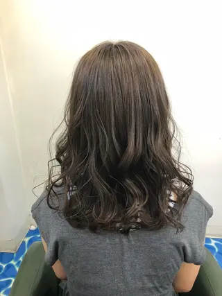 ミディアム カラー CoCooN Hiromiのヘアスタイル