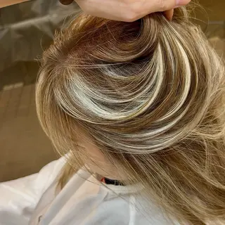 ロング カラー Cure2所属・🌈白いハイライト 🌈 🐶ノザワ🐶のヘアスタイル