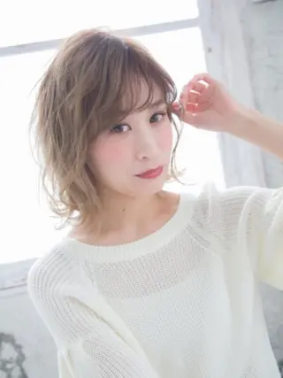 ミディアム emerge池袋東口 NANAのヘアスタイル