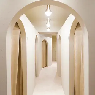 ハーブピーリング/ 脱毛/ホワイトニングのエステ・リラクイメージ