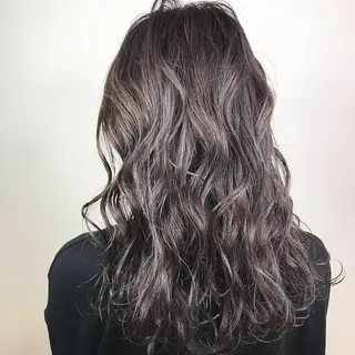 カラー ロング 濱川 佳奈のヘアスタイル