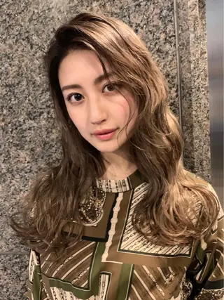 セミロング ブリーチ＆カラーが 得意☀️望月宣雄☀️のヘアスタイル