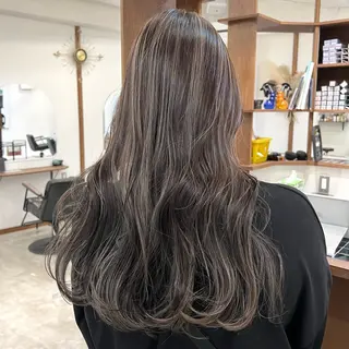 ロング カラー Ami ブリーチ/ハイトーンのヘアスタイル