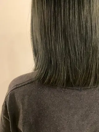 ミディアム カラー サイトウ アカネのヘアスタイル