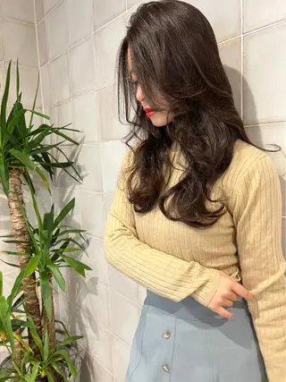 ロング 横手 愛美のヘアスタイル
