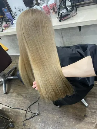 ミディアム カラー ヒカ/外国人風 デザインカラーのヘアスタイル