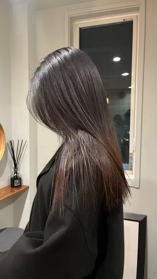 ロング YUI／レイヤー カット/透明感カラーのヘアスタイル