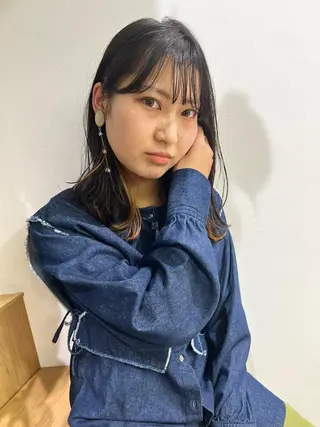 セミロング カラー 田中 愛梨のヘアスタイル