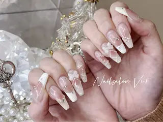 ネイル Nailsalon Vi+ももか🩷のネイルデザイン