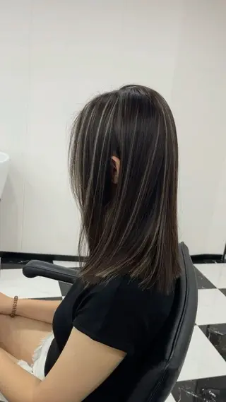 セミロング カラー 🫧艶髪矯正🫧 伊原修子のヘアスタイル