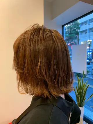 ショート カラー Rever Tokyo所属・コンドウ サラのヘアスタイル