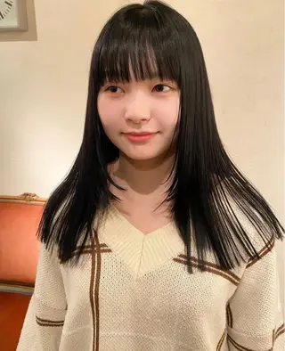 カラー 岡田 神奈のヘアスタイル