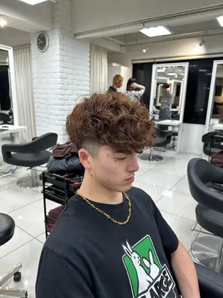 ショート カラー パーマ メンズ フェザーパーマ職人 🪶ryosukeのヘアスタイル