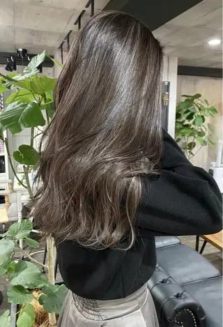 ロング Mika XELVEのヘアスタイル