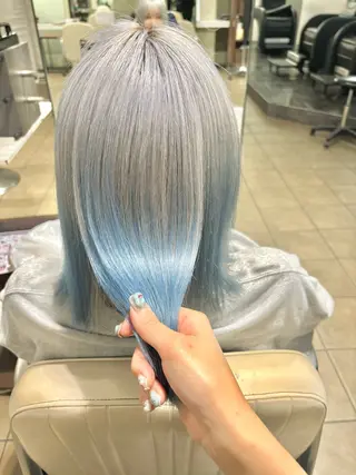 ミディアム 耳つぼS認定講師 ×ハイトーンカラーのヘアスタイル