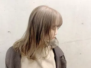 ミディアム カラー EMANON天神所属・Hitomi Ezakiのヘアスタイル