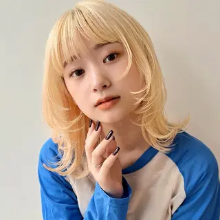ミディアム カラー あやめ【顔まわり/レ イヤー/柔らかカラ】のヘアスタイル