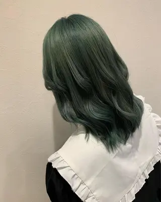 セミロング 上山 菜緒のヘアスタイル