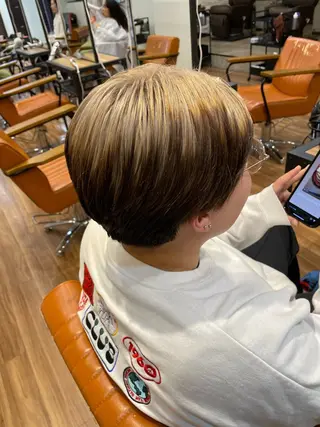 ショート カラー 久我 彩音のヘアスタイル