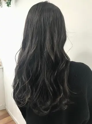 ロング カラー いけだ　ひかり ハイライトくびれヘアのヘアスタイル