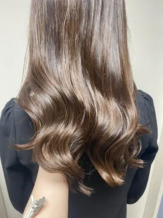 カラー ロング AnFye une qatllのヘアスタイル