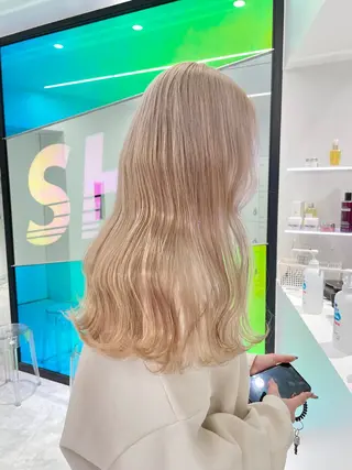 セミロング カラー 🤍💕ブリーチカラ ーAyaka💕🤍のヘアスタイル