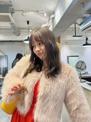 カラー moeka 表参道のヘアスタイル