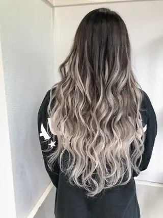 ロング mimiiy梅田 中崎町ハイトーンのヘアスタイル