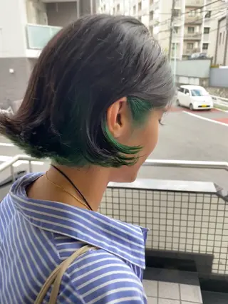 ミディアム タツキ／レイヤー／ パーマ／艶カラーのヘアスタイル