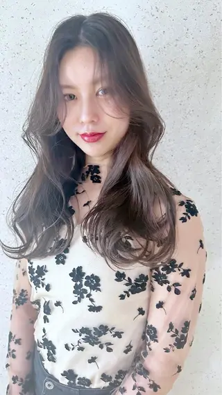 ロング カラー ベージュ/インナー カラー🤍Rieのヘアスタイル