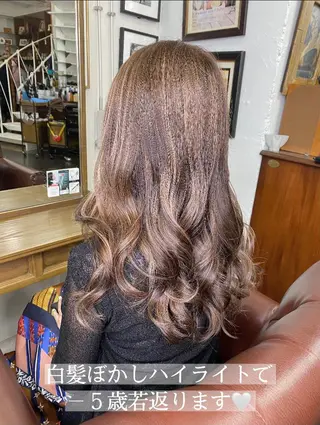 ロング カラー モモカ/ハイトーン /バレイヤージュのヘアスタイル