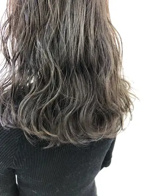 セミロング カラー ニシオカ タクヤのヘアスタイル