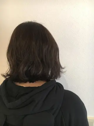 ミディアム カラー 宮内 真乃のヘアスタイル