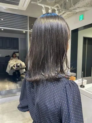 ミディアム 斉藤 瑞恵のヘアスタイル