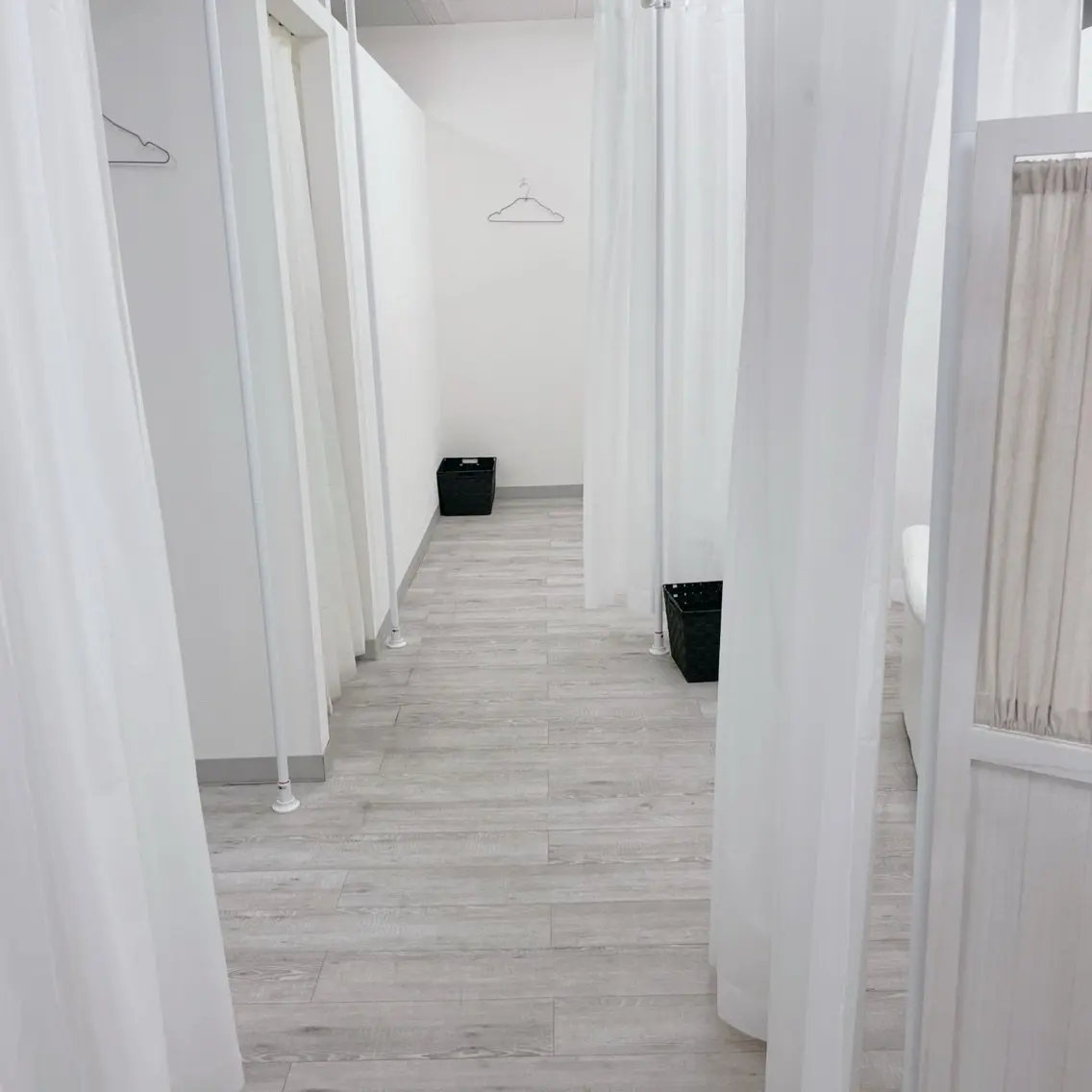 アイブロウサロン WHITE EYE枚方店の内観・外観2