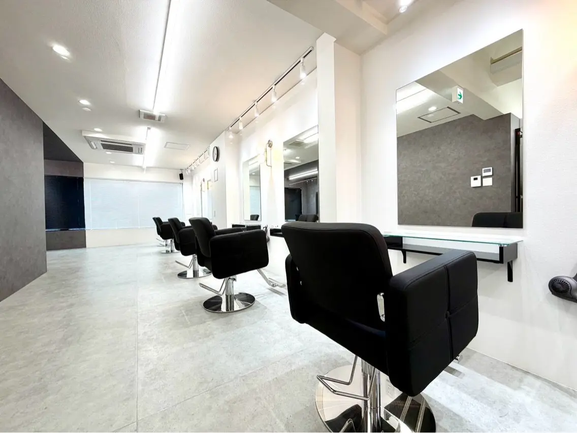 Agu hair iroa【アグ ヘアー イロア】の内観・外観2