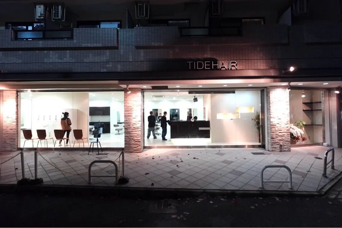 TIDEHAIR高槻2ndの内観・外観1