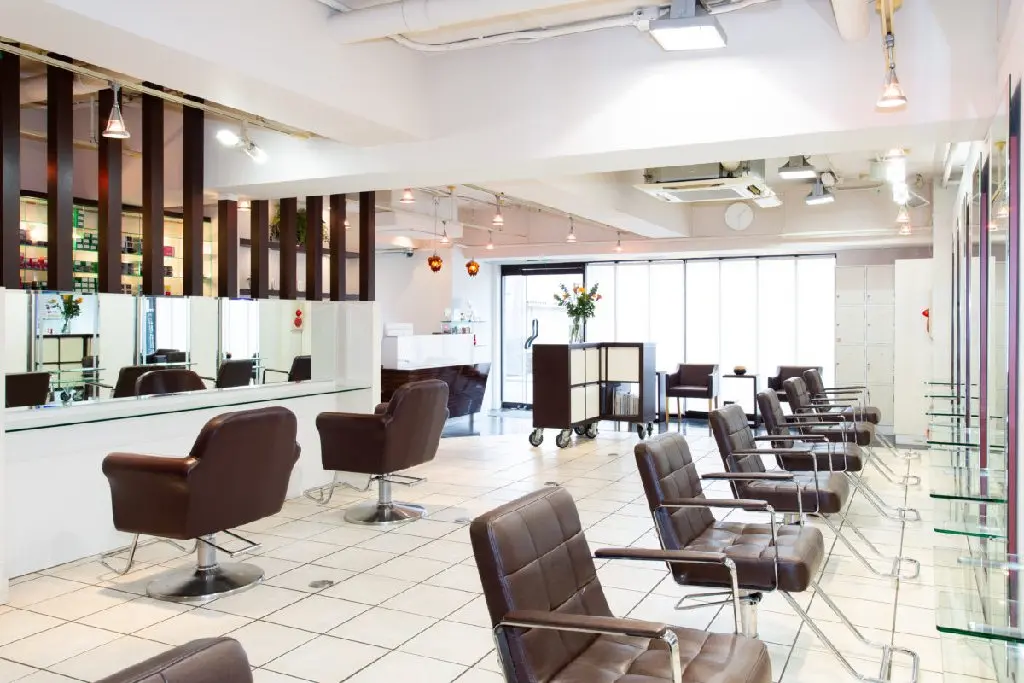 insence glueの内観・外観1