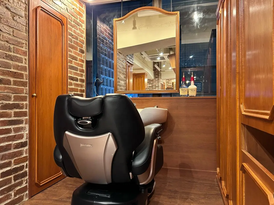 Million Bucks barber shopの内観・外観1
