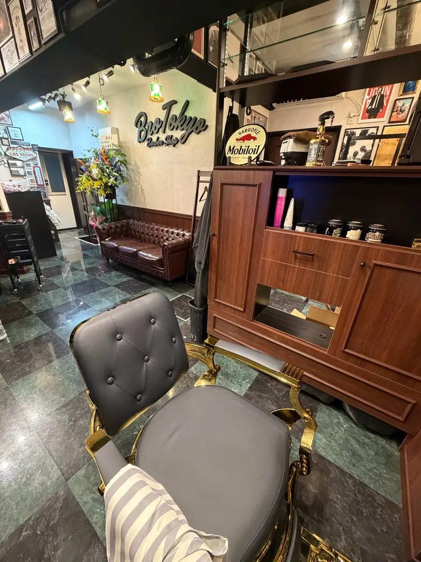 BroTokyo BARBERSHOP 神田2ndの内観・外観2
